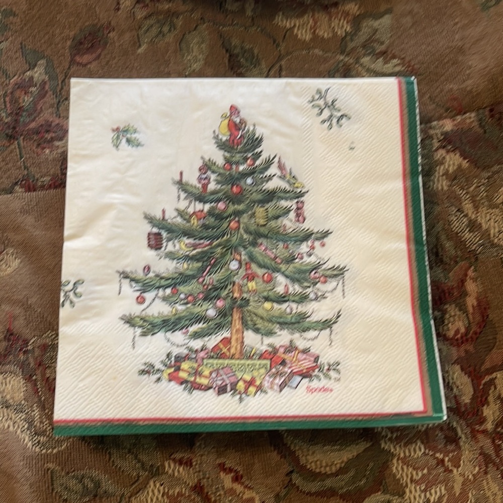 8 Spode Christmas tree dinner & 8 salad plates, 40 dinner & 20 guest towels - Picture 4 of 9
